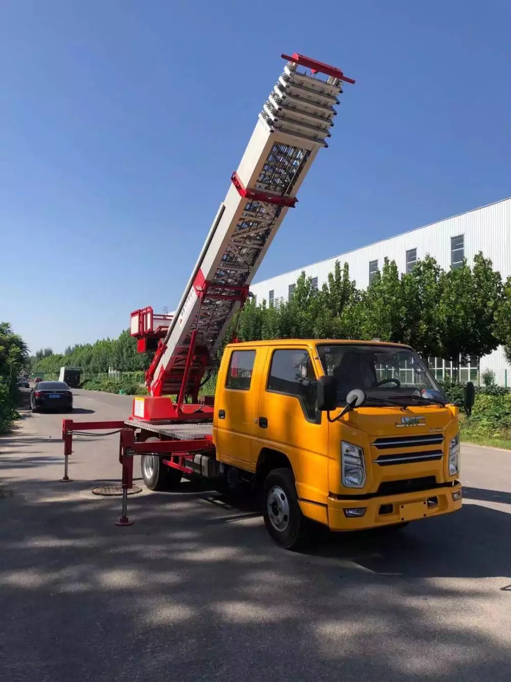 叙永附近的云梯车出租服务：轻松解决高空作业需求