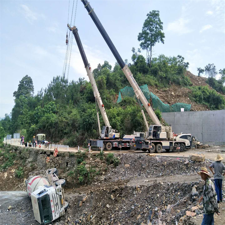 叙永汽车掉沟里叫吊车救援要多少钱